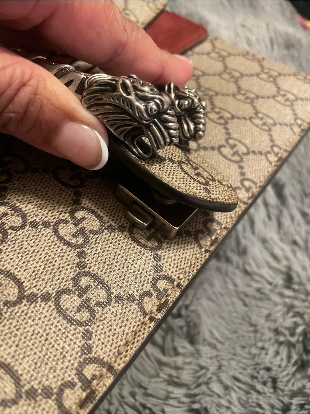 Gucci Beige GG Supreme Shoulder Bag with Pink Floral and Red Accents - Picture 3 of 12